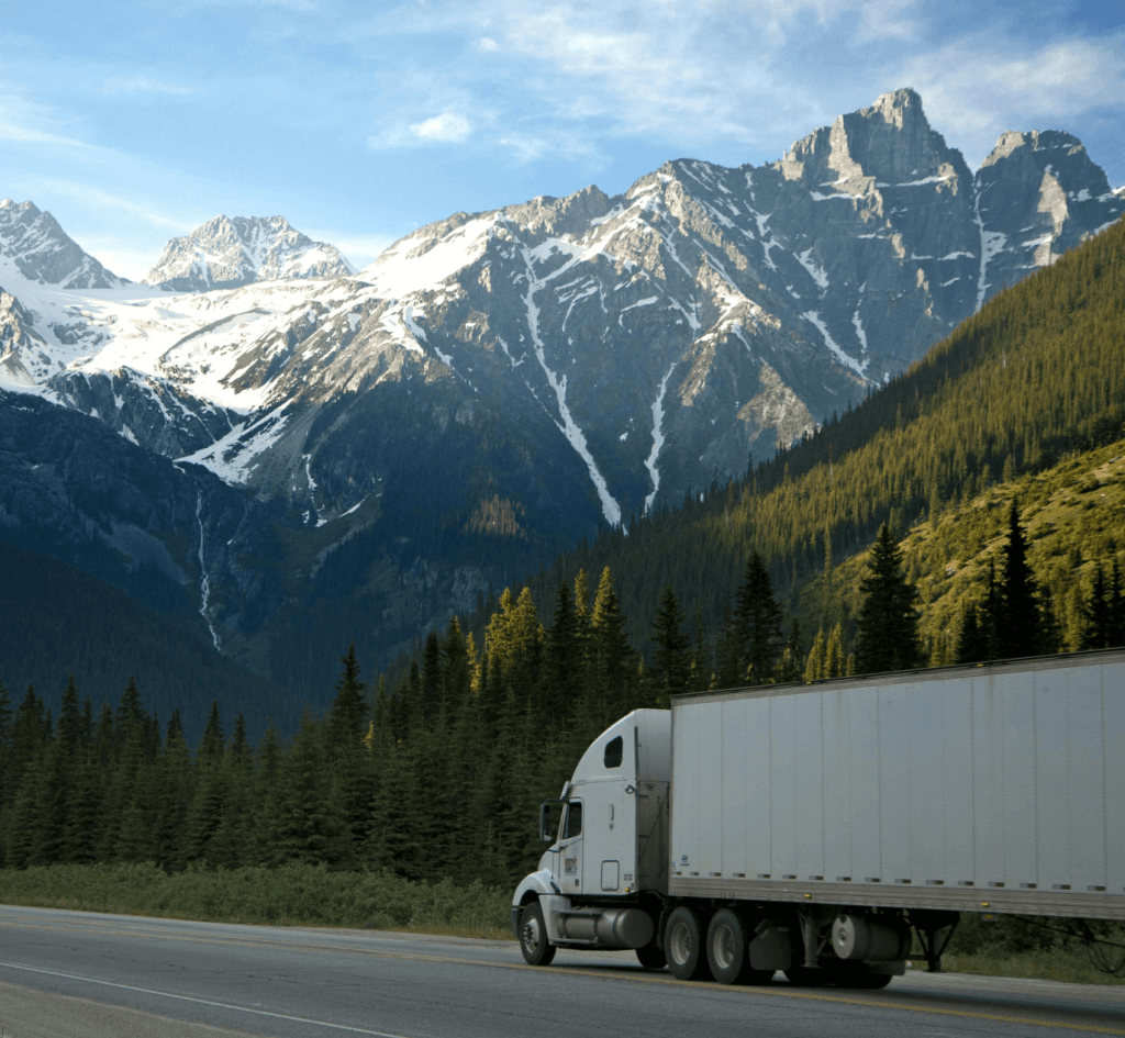 Camion assurant le transport routier de marchandises d'un point A à Z.
